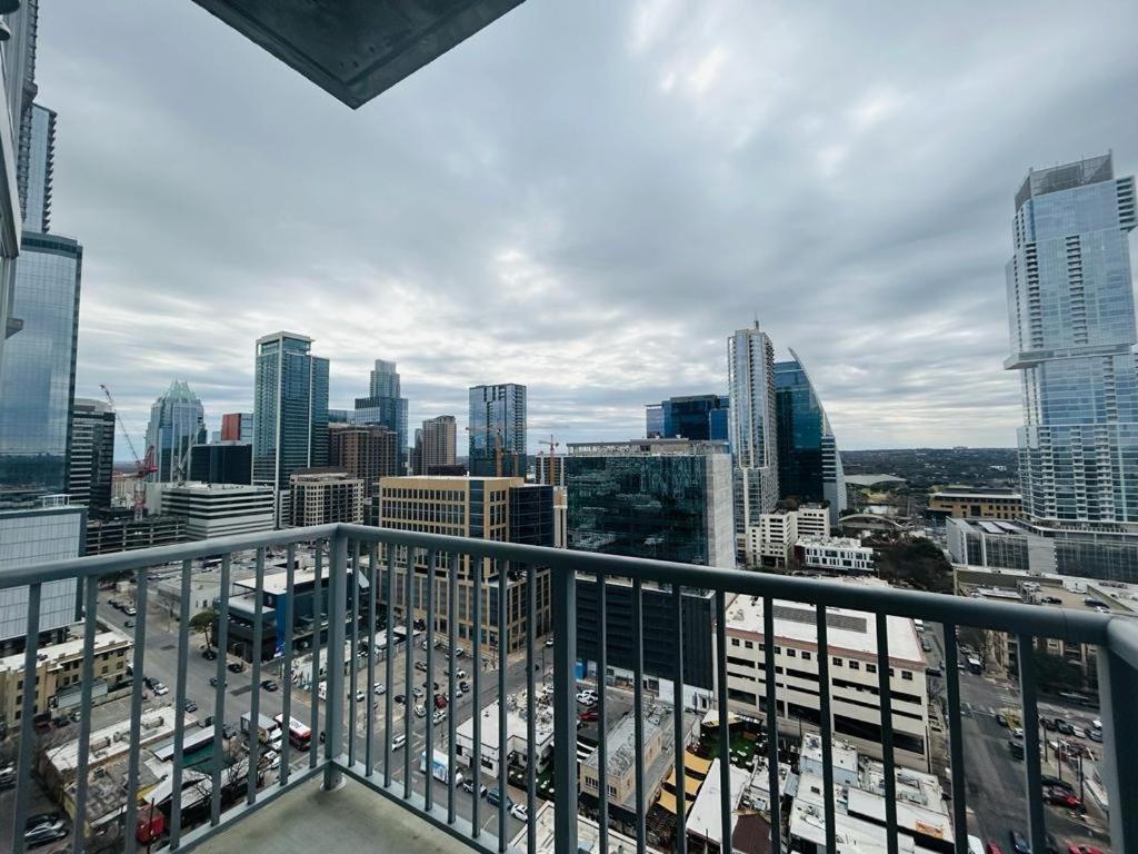 Indulge In Luxury Living 2 Bedroom Gem In The Heart Of Austin With Pool, Gym, And Breathtaking Views Zewnętrze zdjęcie